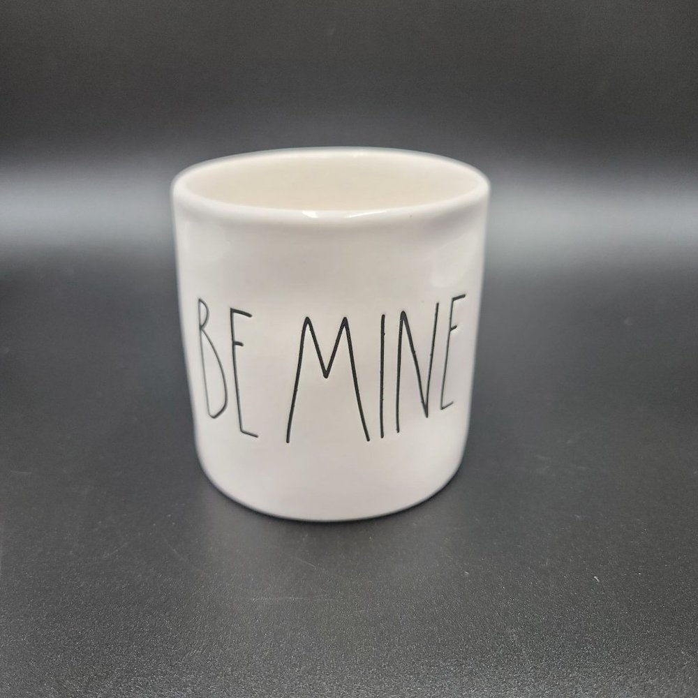 Rae Dunn Candle Be Mine 9 oz Sweet Pea Scented Home Gift Housewarming Decoration